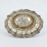 Silver salt dish and small George II mug with relief décor - фото 5