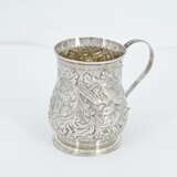Silver salt dish and small George II mug with relief décor - фото 6