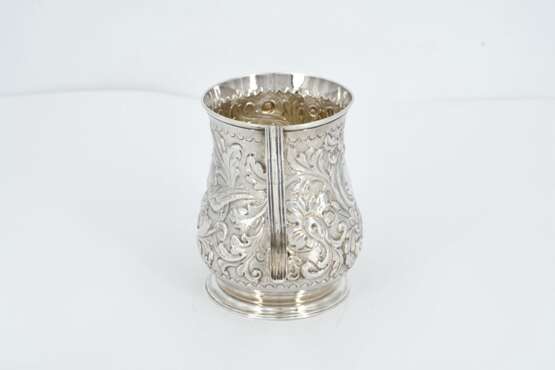 Silver salt dish and small George II mug with relief décor - фото 7