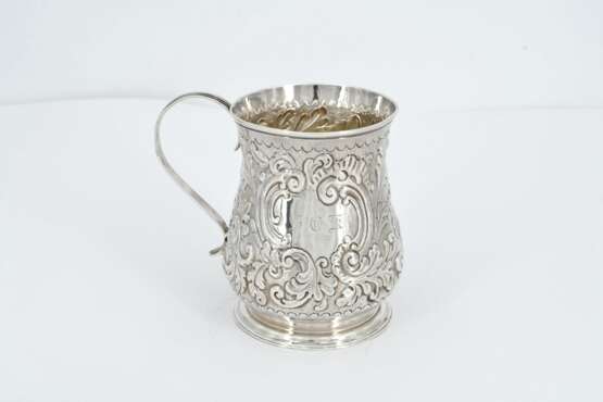 Silver salt dish and small George II mug with relief décor - фото 8