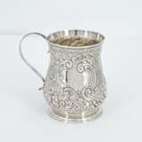 Silver salt dish and small George II mug with relief décor - photo 8