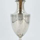 Footed George III silver jug - фото 3