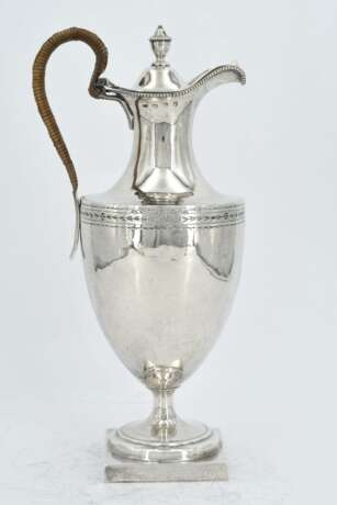 Footed George III silver jug - фото 4