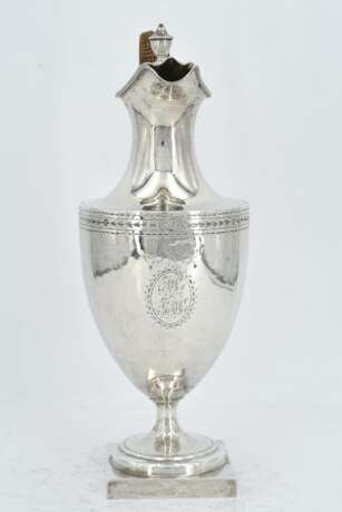 Footed George III silver jug - фото 5