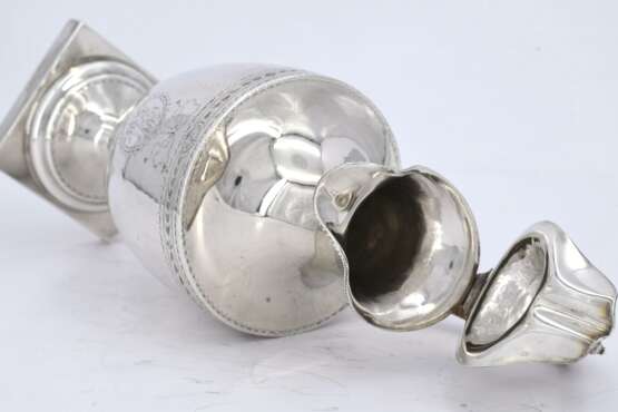 Footed George III silver jug - Foto 6