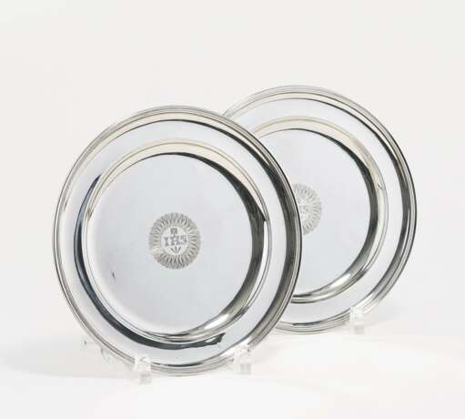 Pair of silver Victoria plates with Christ monogram of the Jesuit Order - photo 1