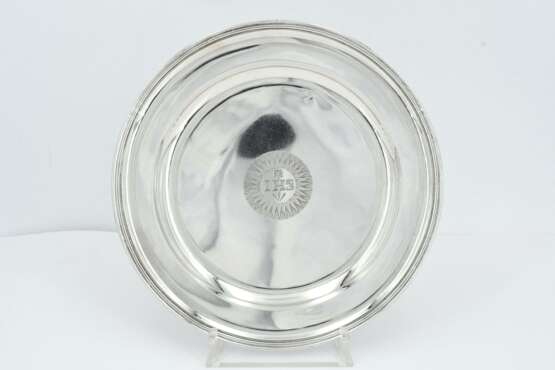 Pair of silver Victoria plates with Christ monogram of the Jesuit Order - photo 2