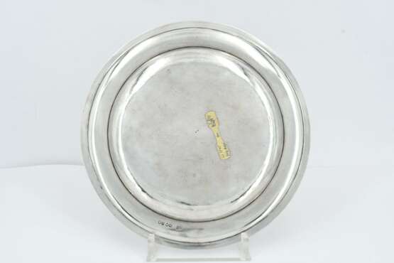 Pair of silver Victoria plates with Christ monogram of the Jesuit Order - Foto 3