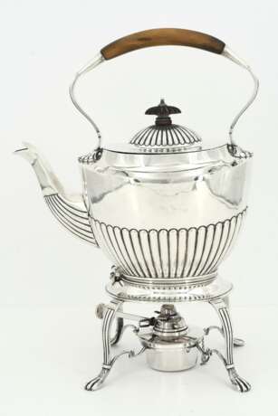 Edward VII silver tea pot with gadrooned walls on rechaud - photo 9