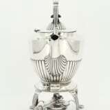 Edward VII silver tea pot with gadrooned walls on rechaud - Foto 1