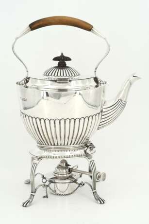 Edward VII silver tea pot with gadrooned walls on rechaud - Foto 2