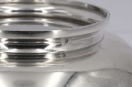 Silver vegetable bowl with laurel wreaths and floral knob - Foto 8