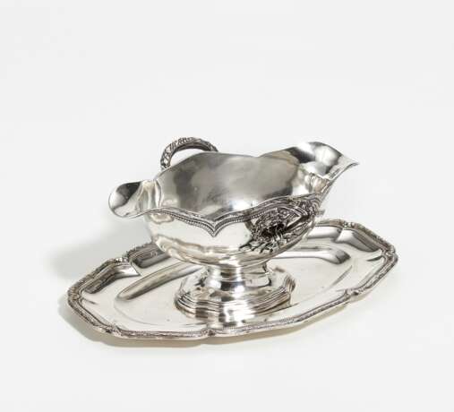 Silver sauce boat with laurel décor - фото 1