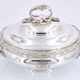 Lidded silver bowl with rocaille handle - photo 2