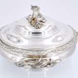 Lidded silver bowl with rocaille handle - photo 7
