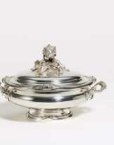 Flat lidded bowl with cabbage handle