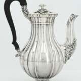 Silver coffee pot with straight features and flower knob - фото 2