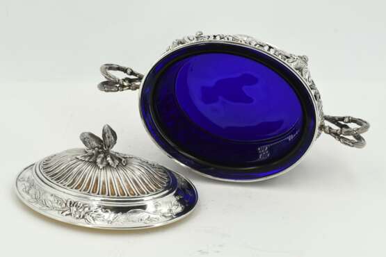 Two silver Confiturières with blue glass inserts - photo 4