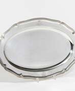 Wilkens & Söhne. Large oval silver serving platter of the Baden Leib Grenadier Regiment with dedication