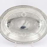 Oval silver serving bowl with laurel and shell ornamentation - photo 4