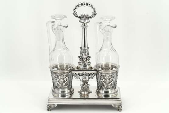 Silver oil and vinegar cruet stand with dolphin décor and lyre - Foto 2