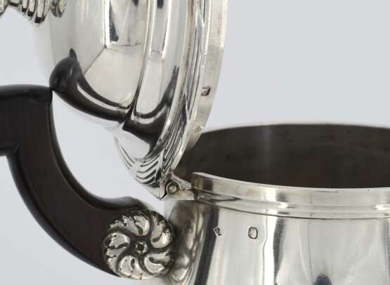 Four piece silver coffee and tea service with pomegranate knobs - photo 17