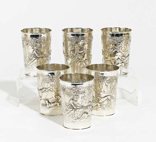 Six silver beakers depicting wild boar hunt - photo 1