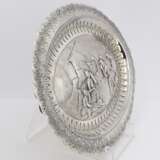 Oval silver display platter with roman conquest scene - photo 4