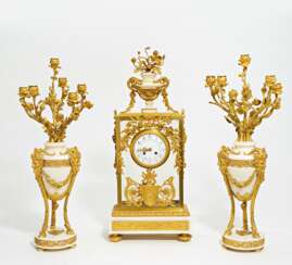 Splendid marble and bronze pendulum clock and pair of agate vases