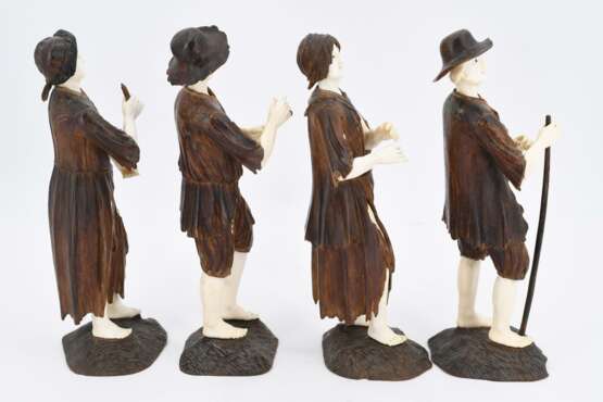 Four limewood and ivory beggar figurines - photo 5