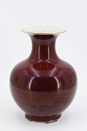 Porcelain bottle shaped vase - фото 4