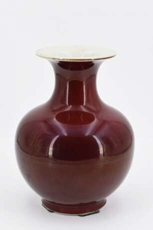 Porcelain bottle shaped vase - фото 5