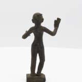 Very rare and important small bronze figure of a heavenly dancer - photo 4