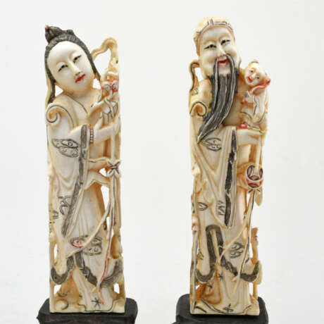 Paar asiatische Schnitzfiguren - photo 1