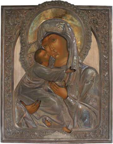 A LARGE ICON SHOWING THE VLADIMIRSKAYA MOTHER OF GOD WITH A SILVER-GILT OKLAD - Foto 1