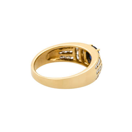 Ring mit Saphir und Brillanten zus. ca. 0,30 ct, - фото 3