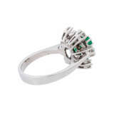 Ring mit 6 Smaragden und 7 Brillanten von zus. ca. 0,6 ct - photo 3