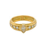 Ring mit Diamanten von zus. ca. 0,8 ct, - photo 2