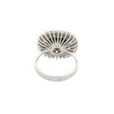 Ring mit Saphir entouriert von Brillanten zus. ca. 1,2 ct, - Foto 4