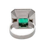 Außergewöhnlicher Ring mit 1 Smaragd und Diamanten - photo 4