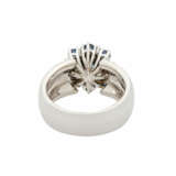 Ring mit 9 Saphiren und 8 Brillanten von zus. ca. 0,4 ct, - photo 4