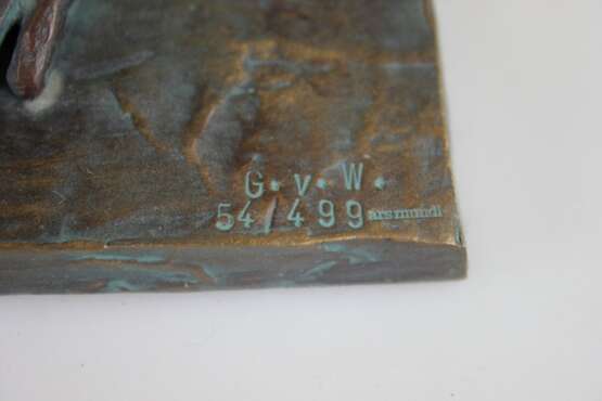 Radschlagender Clown, Bronze, signiert: G.v.W. 34/499 ars mundi Höhe: 26,6 cm. - photo 2