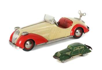 2 x Distler Modellautos Johann Distler, Nürnberg, Limousine, 1950er Jahre, beige-rot, auf Nummernschild bezeichnet: ''ID 3150'', Uhrwerkantrieb, Gangschaltung, Stopphebel, m