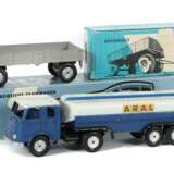 2 Modellfahrzeuge Märklin, Guss/Blech, 1 x MB Aral Tanksattelschlepper 8032, BZ: 1960-71, blau/weiß, Dekorbild Aral am Heck, im OK; 1 x 2-Achs-Anhänger 5524/12 und 8012, steingrau, Aluminiumfelgen, im OK - Foto 1