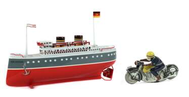 Dampfschiff und Motorrad Schuco Modell 0615, ''von Stephan'', Blech rot/weiß, Replika von 2001, Federwerkaufzug, schwimmfähig, m