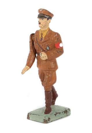 Reichskanzler Lineol, Adolf Hitler gehend in brauner Uniform mit beweglichem Grußarm, Rechtecksockel, H: 8 cm - Foto 1