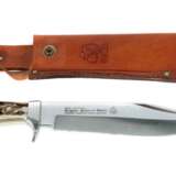 Puma Bowie-Messer 6376 Solingen, 1970er-90er Jahre, Bowie-Messer, unterer Klingenabschnitt fein gezahnt, Griffschalen aus Hirschhorn, Lederholster mit geprägtem Puma-Kopf und -Schriftzug, L: 20/32,5 cm - Foto 1