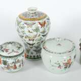 4 variierende Deckelgefäße und eine Vase China, nztl - Foto 3