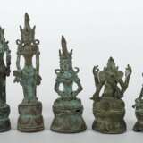 10 Bronzegottheiten Indien, Set aus 10 kleinen Bronzefiguren hinduistischer Gottheiten, jeweils auf Lotussockel, darunter zwei Ganesha-Figuren mit unterschiedlichen Attributen und Mudren, H: ca - фото 3