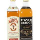 2 Flaschen Whisky 1x Tower Bridge, Blended Scotch Whisky, Michael Blending, wohl 1970er Jahre, 43% vol - Foto 1